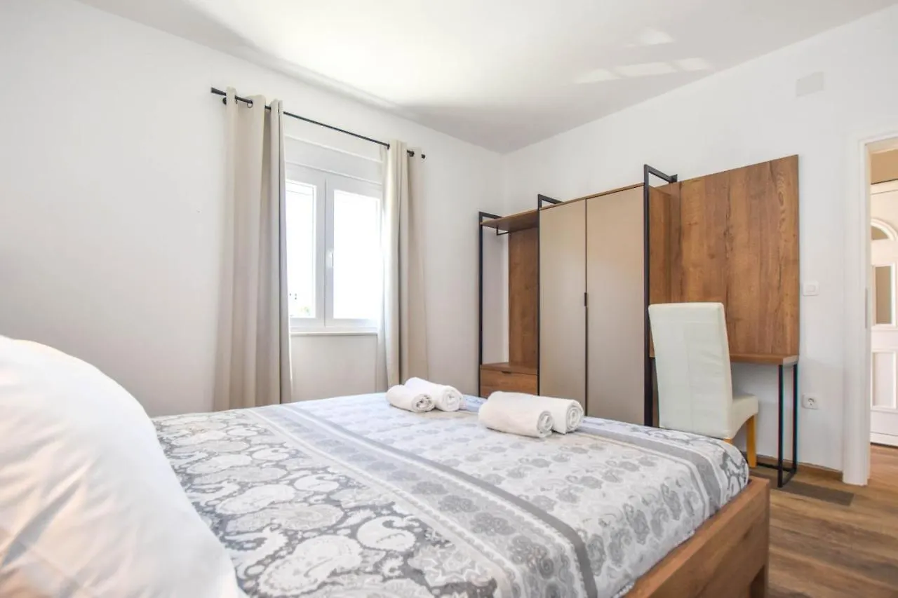 Apartment Sterna  Turanj